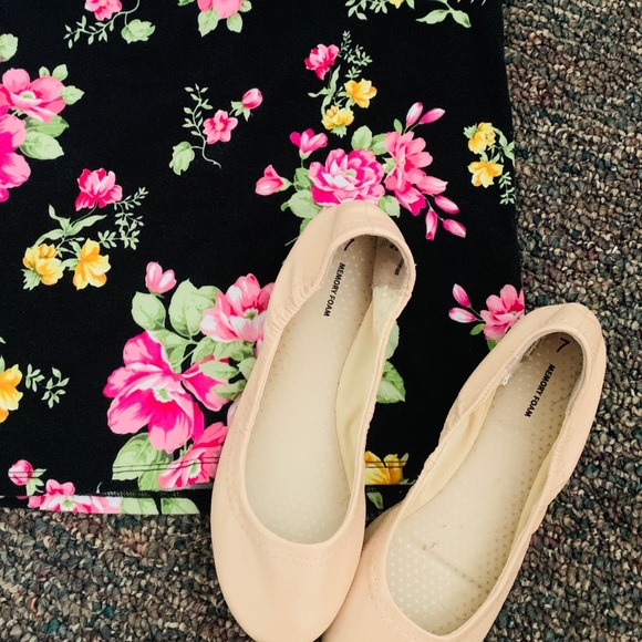 Pale pink flats, memory foam size 7 - Picture 2 of 6
